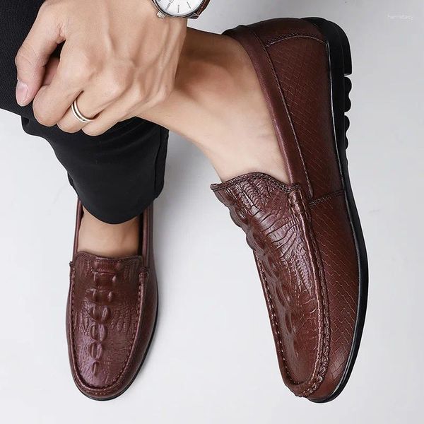 Chaussures décontractées homme de haute qualité confortable plate plate de marque masculine élégant de chaussures de marche en cuir authentique