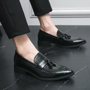 Casual schoenen hoogwaardige mannen lederen schoen klassiek Antiskid puntige teen zakelijke jurk shoessummer mode flats rijtjes loafers