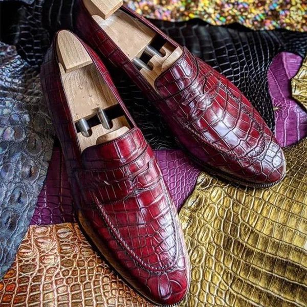 Zapatos informales en mocasines rojos para hombres Patrón de cocodrilo Vestido de fiesta transpirable hecho a mano