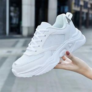 Les chaussures décontractées augmentent la hauteur super grande taille chinoise Vulcanize printemps 2024 Tendances extérieures Sneakers pour femmes Sport Sport