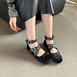 Casual schoenen ippeum ballet flats voor vrouwen 2024 Zomerge gespelde satijn roze ronde teen boog-knoop platte Mary Janes Ballerines femme chaussure