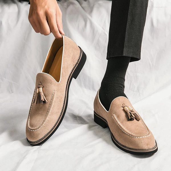 Chaussures décontractées marque italienne Cowhide Suede pointu en cuir en cuir de haute qualité de haute qualité pour hommes britanniques
