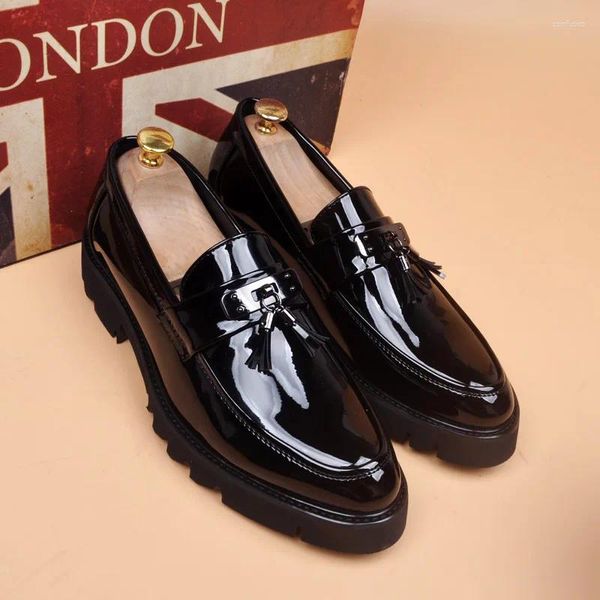 Chaussures décontractées Brand italien Designer pour hommes Luxury Fashion Patent Cuir Tassels Shoe Black Trendy Platform Locages Youth Footwear Man