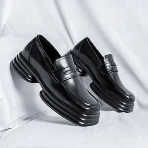 Casual schoenen Italiaanse merkontwerper Men Loafers Luxe mode echt lederen slip-on platform schoenfeest banket vierkant teen sneakers