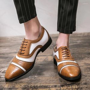 Casual schoenen Italiaanse ontwerper jurk kantoor brogue lederen heren zwarte loafers mocassin bruiloft mannelijk voor heren sneakers