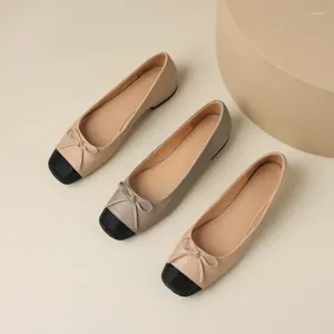 Zapatos casuales Primavera/verano coreano 2024 Trabajo de cuero genuino de reverencia Ballet para mujeres de fondo
