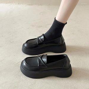 Chaussures décontractées Loafer Japonais 2024 Semelle épaisse augmente le petit cuir