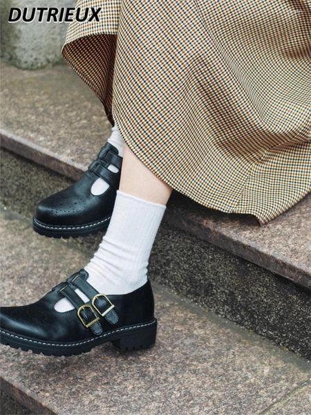 Chaussures décontractées Style japonais Round Head Hollow-Out T Forme Mary Jane pour les femmes Fashion Sweet mignon Elegant Ladies Pumps