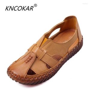 Casual schoenen Kncokar zomer ademende baotou met de hand gestikte anti-slip retro cave nationale stijl lederen platte dames sandaal