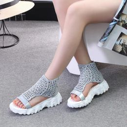 Chaussures décontractées Sandales en laine tricotées pour femmes 2024 Fashion Polyuréthane Fish Fish Mouth Sole étudiant