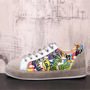 Chaussures décontractées de la mode coréenne Stravage des hommes de la mode Hip Hop Sneakers Basqueurs Locs Chaussure Homme