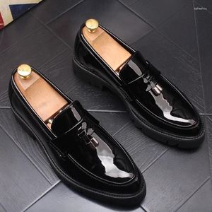 Vrijetijdsschoenen Koreaanse stijl Herenmode Bruiloft Jurken Lakleer Slip-on Kwasten Schoen Zwart Wit Platform Loafers Oxfords