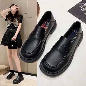 Casual schoenen Koreaanse versie Dikke Soled Black Big Head Women 2024 Spring College Style Love Solid Color Loafers