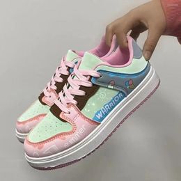 Chaussures décontractées Femmes coréennes Fashion Star Sport Muisseurs de baskets athlétiques Plateforme de tennis Chaussure de sport Chunky Sneaker Flat
