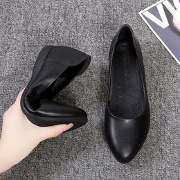 Chaussures décontractées Ladies Footwear Flats Black Flat Office Femme Femme Talage de coin en cuir normal Point Toe Fashion L Chic Point Y2k A 39