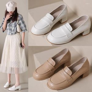 Chaussures décontractées grandes tailles Single Shoe's Women's Summer Cuir polyvalent semelle douce Small Small White Flat Fothed Lefu Lefu Maternity