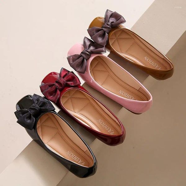 Chaussures décontractées grandes taille pour femmes Patent en cuir breveté Slip à pied carré Board Bowtie pour le ballet d'automne de printemps féminin 1405c