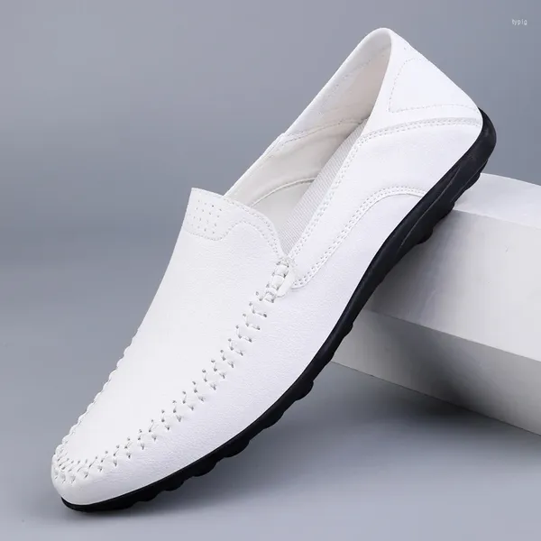 Zapatos casuales hombres de cuero 2024 mocasines suaves italianos hecho a mano transpirable en bote zapatos hombre spring whiter