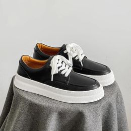 Chaussures décontractées en cuir hommes à lacets de printemps automne pour hommes de baskets extérieurs pour hommes de la plate-forme de concepteur oxford oxford