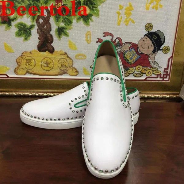 Zapatos casuales Remaches de cuero para hombres Pisos blancos Hombres Borde verde Mocasines sin cordones Picos de otoño Ocio elegante para