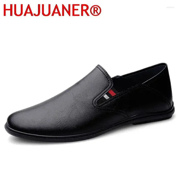 Chaussures décontractées en cuir mocassins mode mocassins fait à la main les hommes doux luxe noir slip sur chaussure de bateau masculin masculin