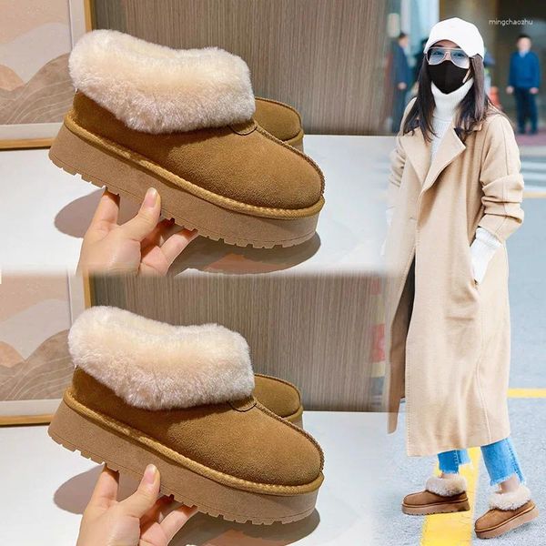 Chaussures décontractées bottes de neige en cuir Femmes 2024 Semelles épaisses d'hiver plus enleceau chauds réels coiffure courte du pain à la mode pour