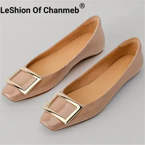 Zapatos informales Leshion of Chanmeb Patent Leather Sheepskingskers Flat Women Metal Entema de metal Toe Slip-on Shaluco Beige desnudo 33-41