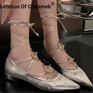 Casual schoenen Leshion van Chanmeb vrouwen echte lederen zilveren flats met strappy twines been metal star deco cross-bot zwart