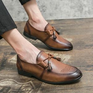 Chauffes de chaussures décontractées pour hommes en cuir de luxe en cuir respirant extérieur fait à la main les baskets de mocassins à pied non glissant à la main