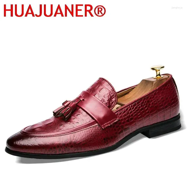 Zapatos casuales mocasadores para hombres de lujo en el clásico formal clásico de la borla puntiaguda de la moda