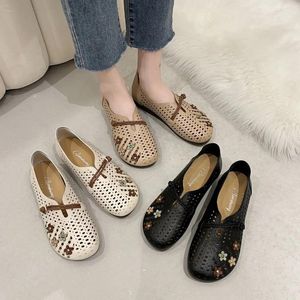 Casual schoenen lage hak elegante mocassins mocassins plat schattige dames schoenen kawaii beige holle bloem flats rond teen mode l jurk a