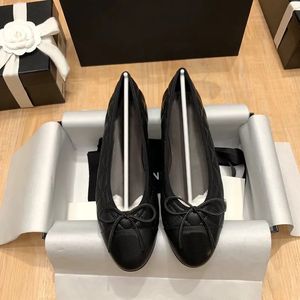 Chaussures décontractées Chaussures de créateurs de luxe Chaussures plates de ballet Ballerines à bout rond en cuir véritable Sandales matelassées pour femmes Chaussures à enfiler paris Chaussures habillées Mocassins paresseux