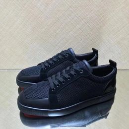 Chaussures décontractées Luxury Fashion Low Top Men Trainers Spiked Black Net Vérial en cuir sans rivets Flats Sneakers Drivant les chaussures