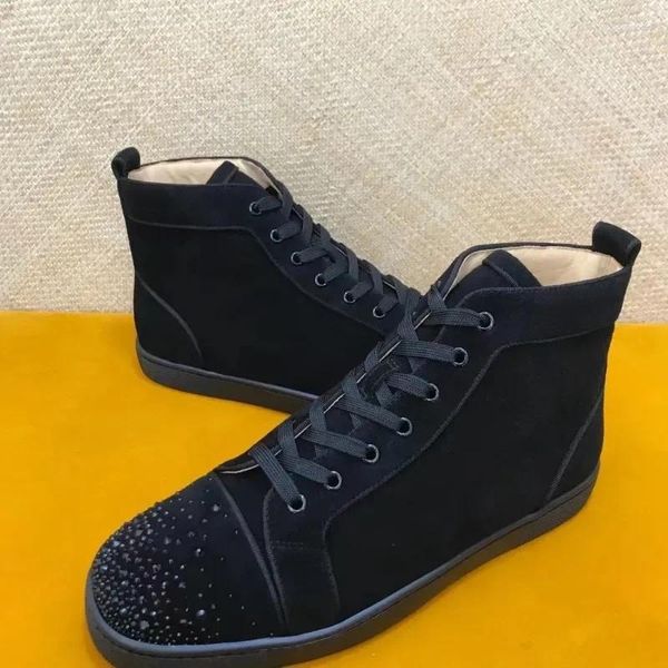 Zapatos casuales Zapatos altos de lujo para hombres Zapatillas de deporte Conducción de gamuza negra con pinchos Remaches de boda de cuero genuino Zapatillas planas con puntera de cristal