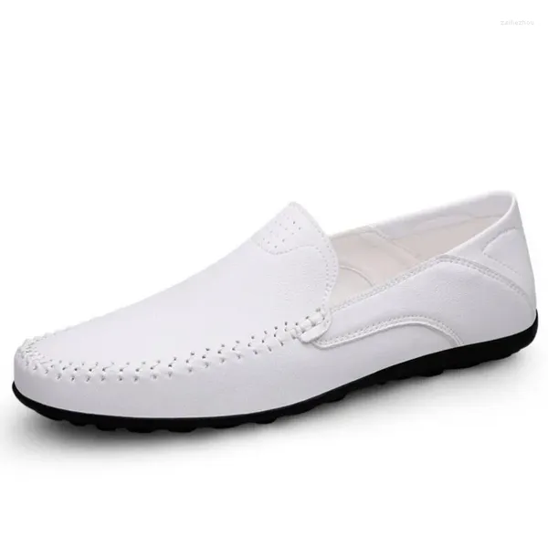 Zapatos casuales Hombres de cuero de lujo 2024 Mocasines suaves italianos Mocasines hechos a mano Resbalón transpirable en el barco