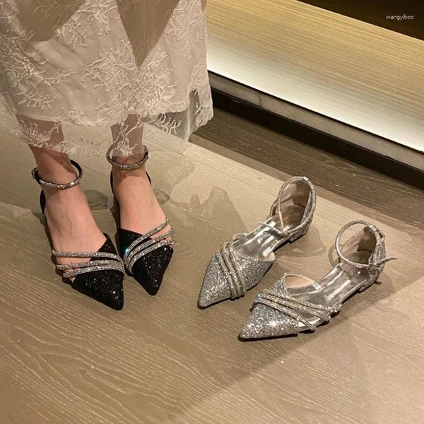 Zapatos informales de tacón bajo de lujo con lentejuelas plateadas, zapatos de tacón puntiagudos con diamantes de imitación, sandalias elegantes Mary Jane individuales para mujer 2024