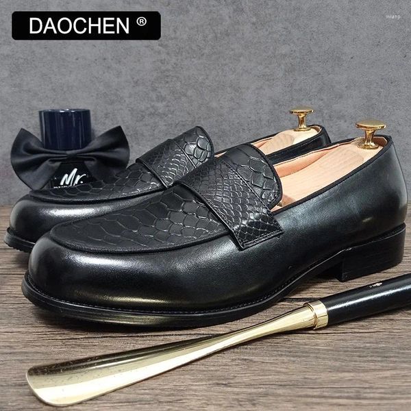 Zapatos casuales hombres de lujo mocasines marrón negro deslizamiento en la serpiente vestimenta hombre banquete banquete de cuero genuino