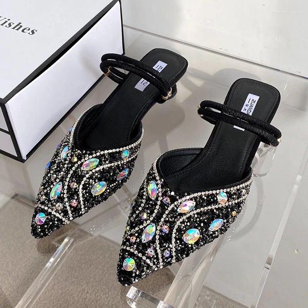 Zapatos casuales zapatillas de diablo de diez refrescos de lujo sandalias sillingback modas hembra de tacón bajo chanclas brillantes de punta puntiaguda mula mula