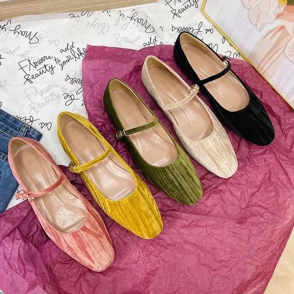 Chaussures décontractées Luxury Femmes Locs Velvet Ballet Square Toe Flat Mary Janes Ladies Fashion Backle Strap Velor peu profonde