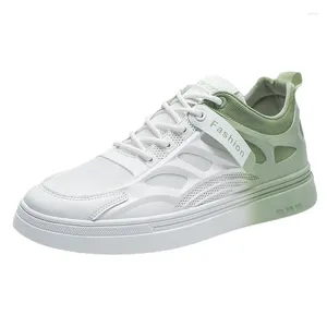 Chaussures décontractées Man 2024 Trend Men Sneakers Vulcanize White Male Flats à lacets Plateforme de plateforme