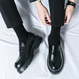 Casual schoenen man zwarte loafers lederen vaste kleur dik opgeloste mode ronde teen dagelijkse trouwjurkfeest faux suede