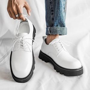 Zapatos casuales hombre japón harajuku oficina coreana moda blanca negocios de cuero de cuero calzado para hombres plataforma streetwear carga vintage