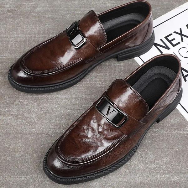 Chaussures décontractées Man Slip on Real Cuir Match V Lock Design Flat Driving Men Men Loafers A176