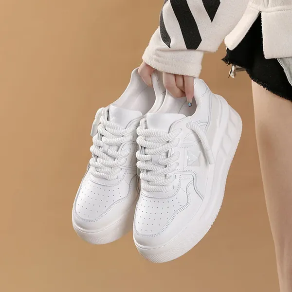 Chaussures décontractées Maogu 2024 Automne confortable Fashion Blanc White's Sports Femelle Femelle Bottom Skateboard Vente de chaussures Femme Sneakers
