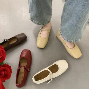 Chaussures décontractées Mary Jane Flat Heels Summer Femme 2024 Brand Brand Chunky Sandals Fashion Food Slides Lolita Robe peu profonde