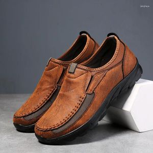 Chaussures décontractées hommes confortables baskets à pied 2024 Fashion Handmade Retro Locage de loisirs Brand Male Business Shoe