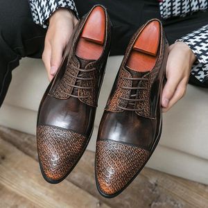 Chaussures décontractées Men de robe Modèle Brogue Business Cuir Formal Oxford Fashion Office Wedding Plus taille