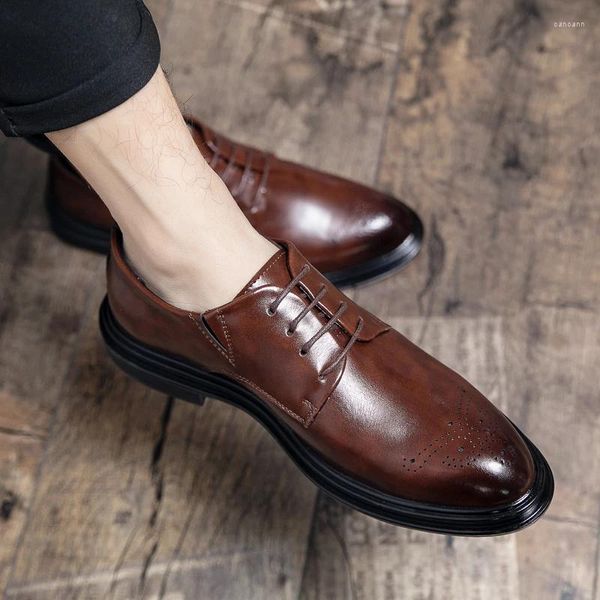 Zapatos Casuales Hombres Moda Hombre Maduro Cuero Suave Con Cordones Vestido De Negocios De Boda Brogue Pisos Con Punta Puntiaguda