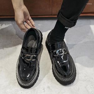 Chaussures décontractées Hommes Fashion Patent Cuir Slip-on Driving Shoe Mariage Party Robe Black Trendy Platform Locage Brand Designer Footwear