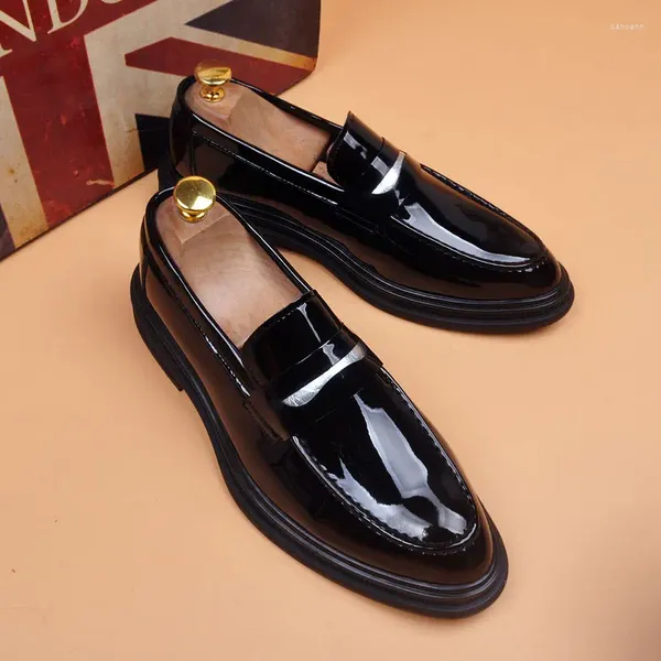 Zapatos casuales Hombres Moda Charol Slip-on Zapato de conducción Boda de negocios Vestido formal Negro Elegante Diseñador de marca Mocasines Zapatos